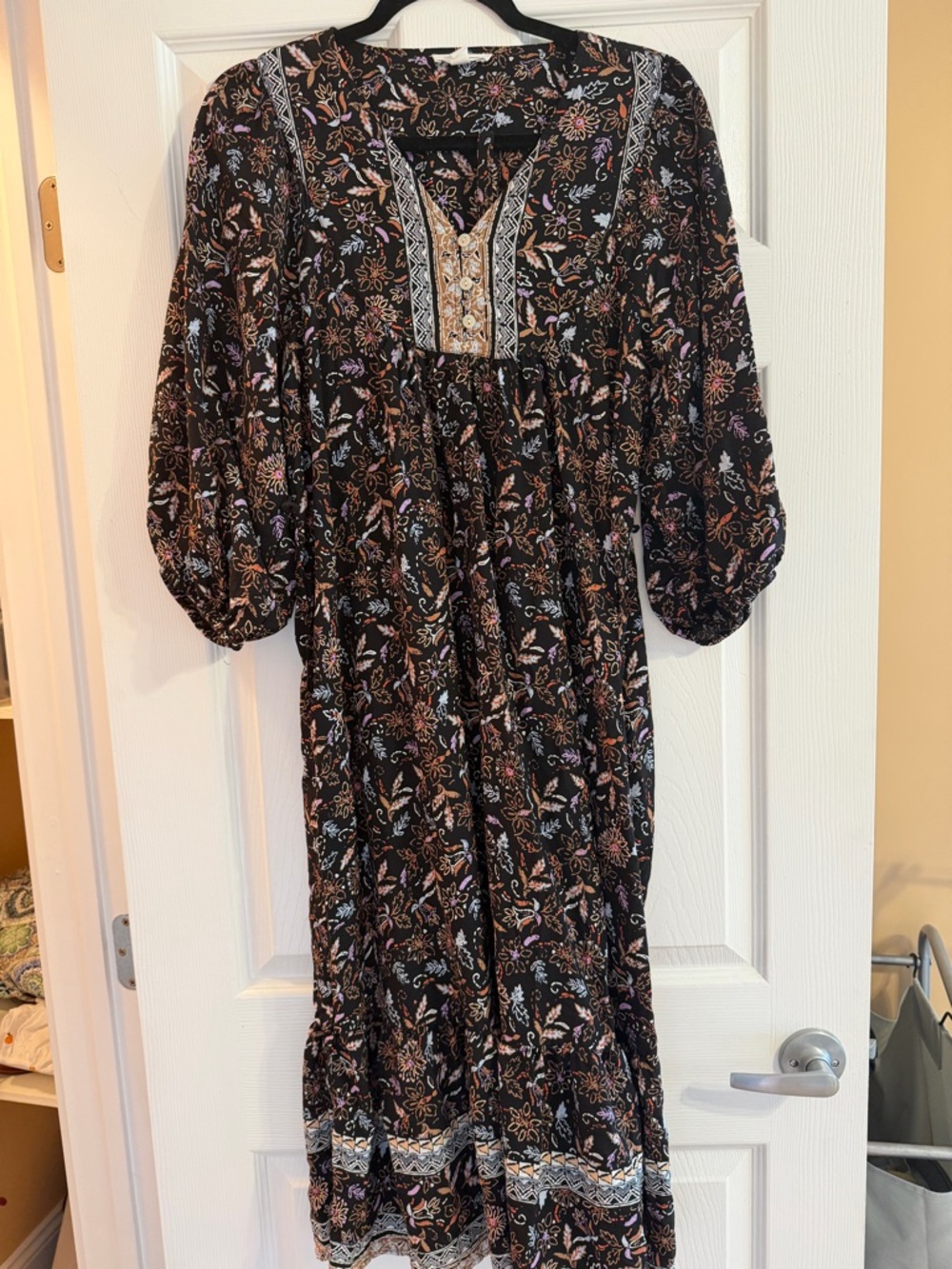 beachlunchlounge Black Boho Midi Dress with Multicolor Floral Print